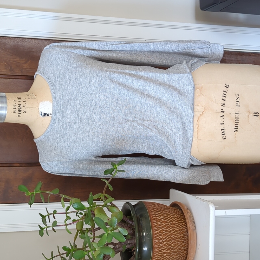 EUC | Loft | Women's Soft T-shirt Blouse with Cutout Back Small fits like Medium